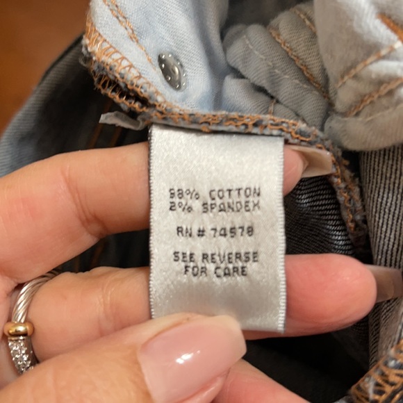 Cache Mid Rise Capri Jeans - Picture 6 of 6